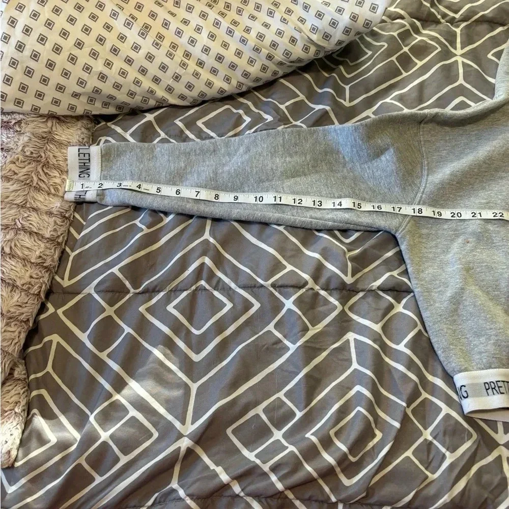 PRETTY LITTLE THING CROPPED GRAY HOODIE medium - Picture 7 of 12